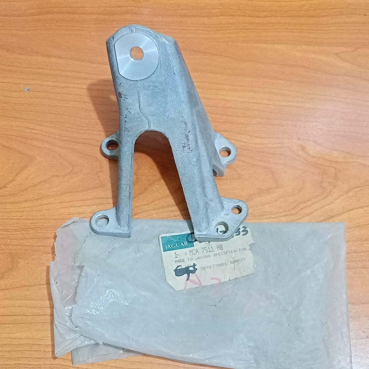 JAGUAR MCA7511AB S-Type XF 2.7L V6 Diesel Front Engine Mounting Right RH Bracket