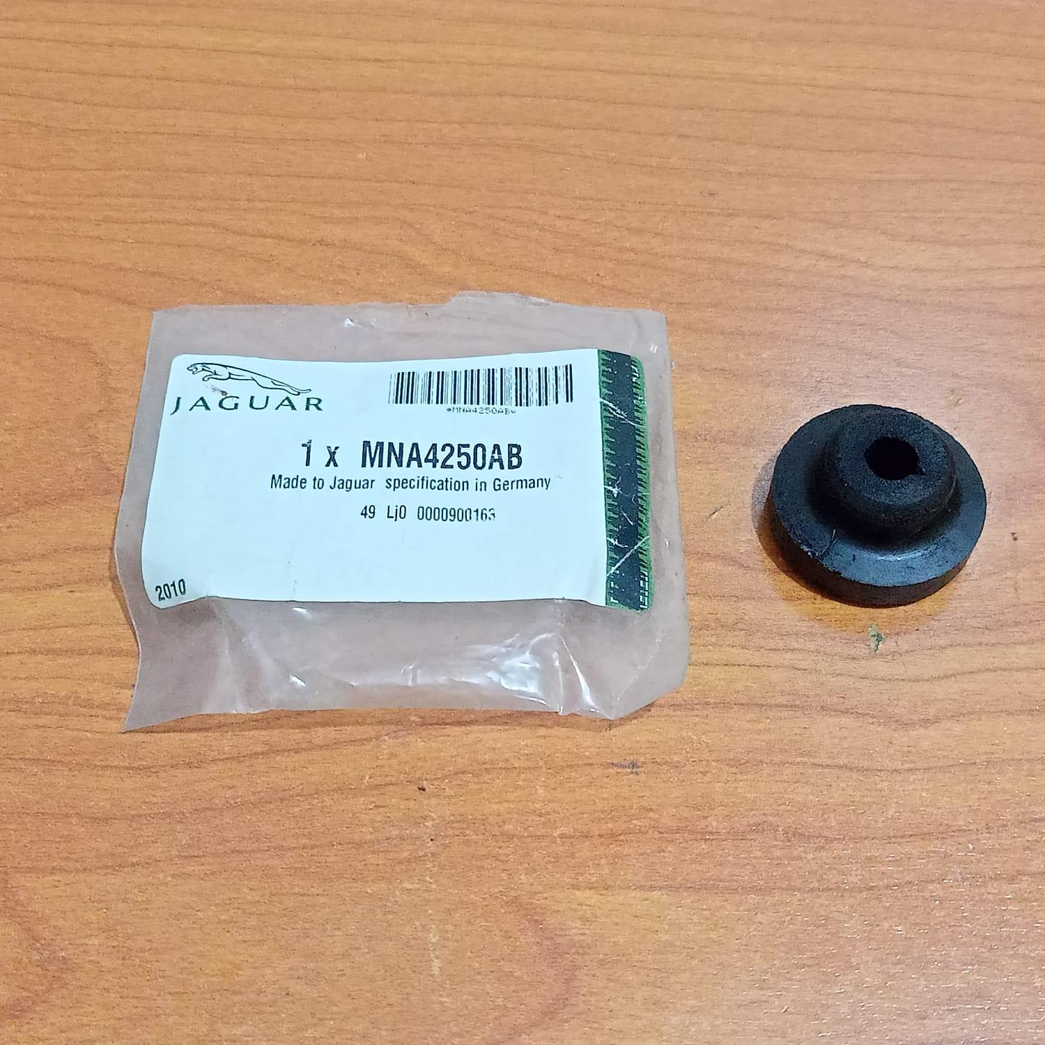 JAGUAR MNA4250AB XJ6 XJ12 XJR X300 Front Radiator Engine Cooling Mount Grommet