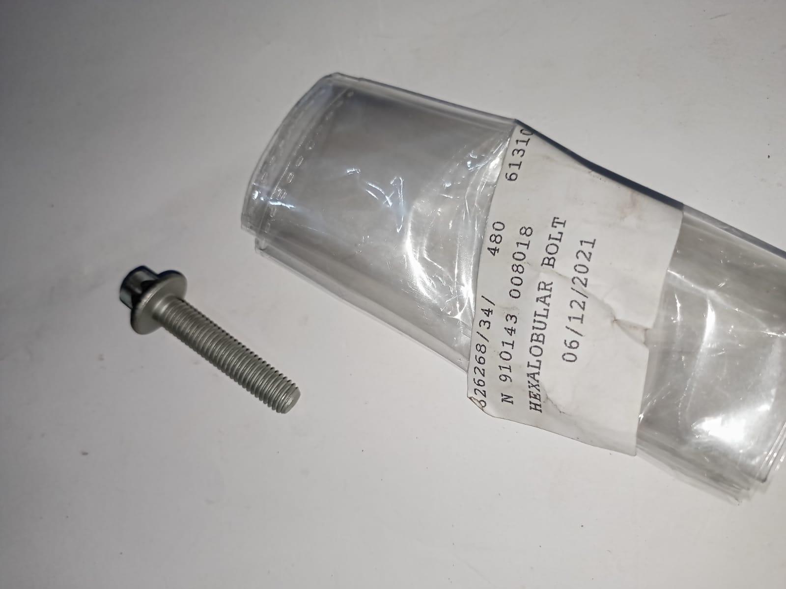 Mercedes-Benz  HEXALOBULAR BOLT