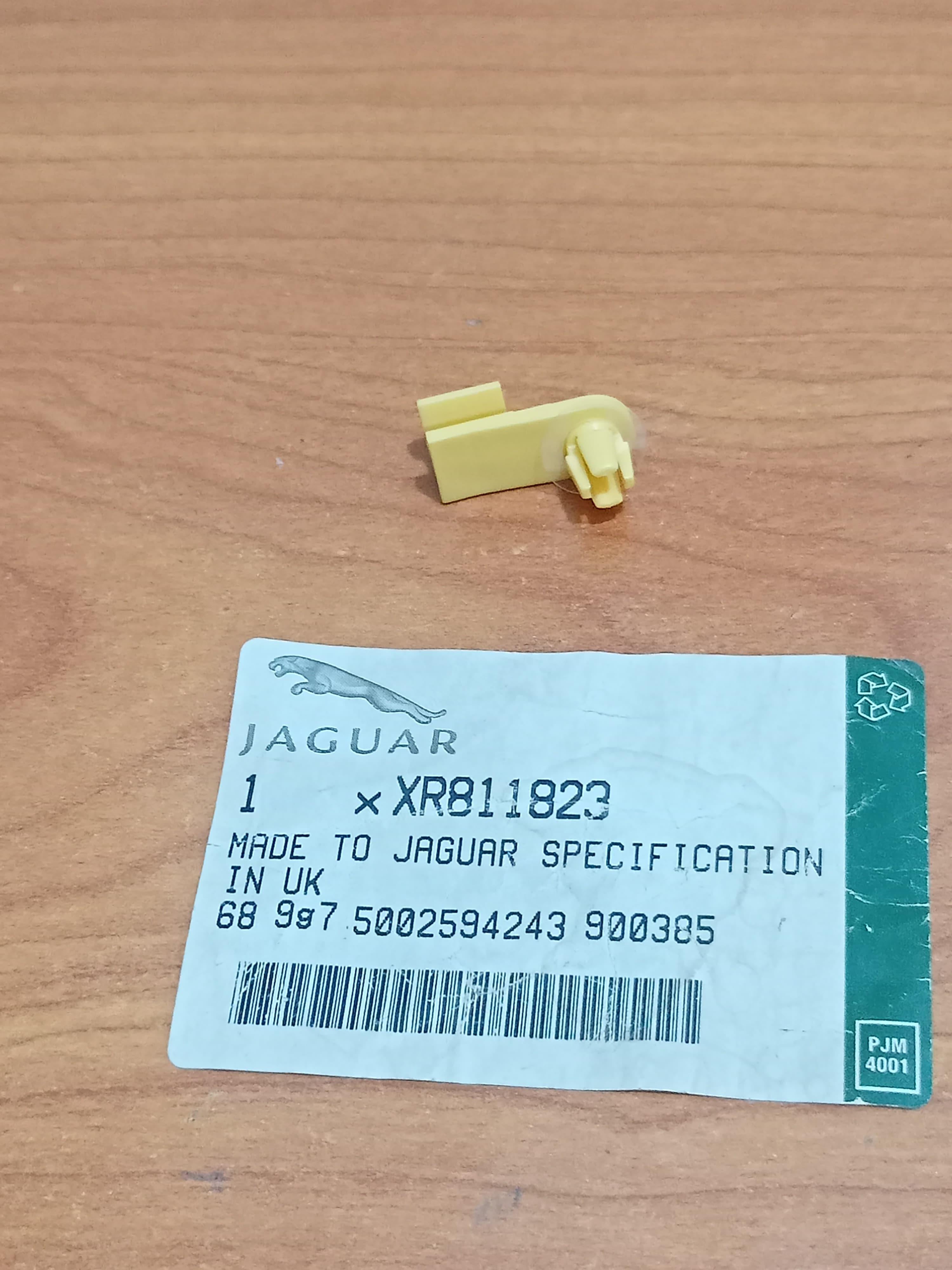JAGUAR XR811823 S-Type 1999-2008 Exterior Side Door Protection Moulding Trim Clip