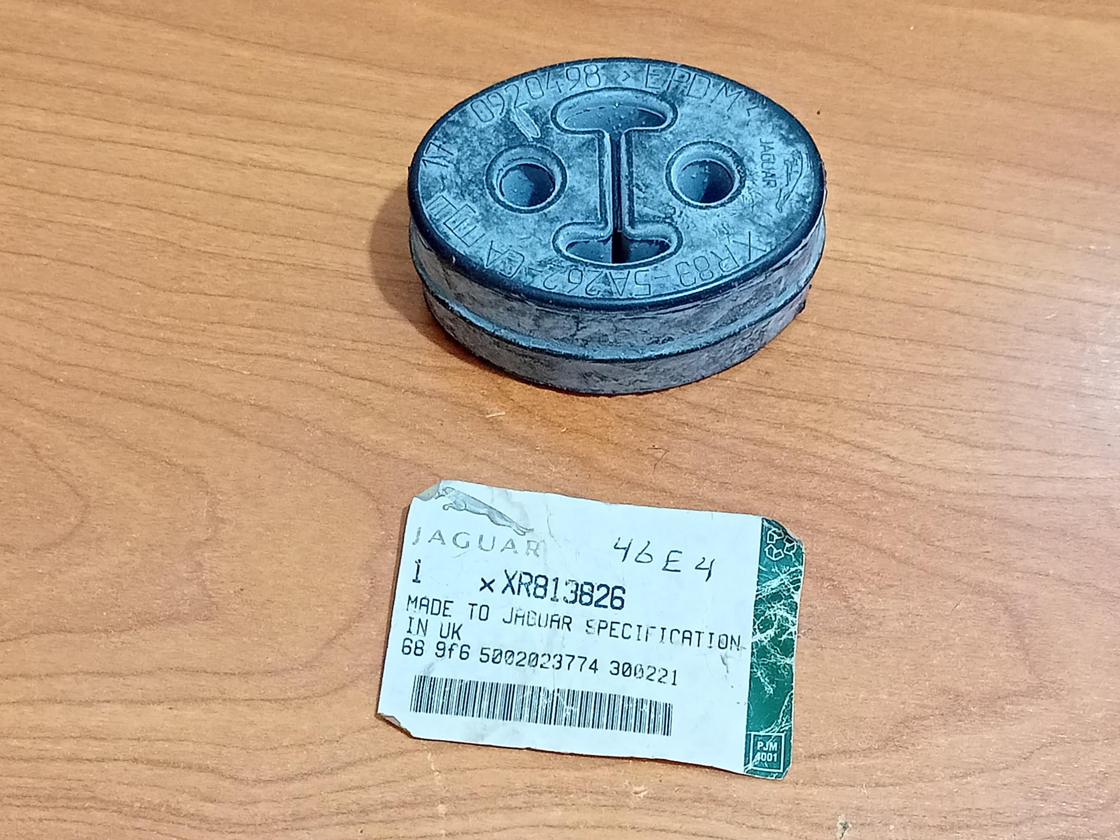 JAGUAR XR813826 S-Type 1999-2008 Engine Air Cleaner Filter Housing Mounting Rubber