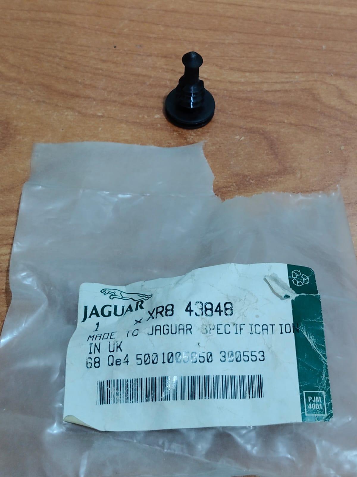 JAGUAR XR843848 S-Type Interior Door Trim Panel Fir Tree Plastic Retainer Clip