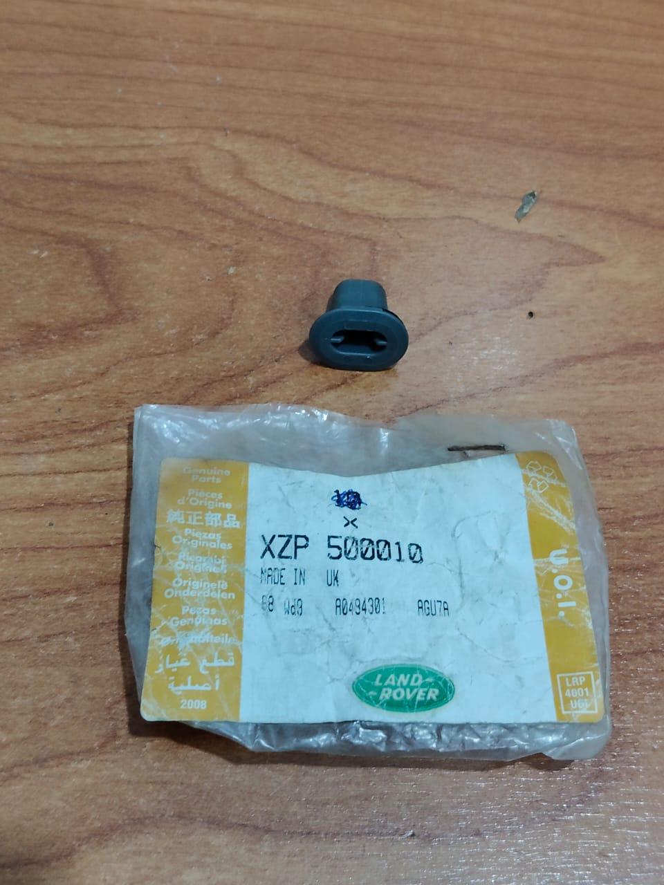 Land Rover Combo Lamp Upper Retainer XZP500010 Defender Discovery
